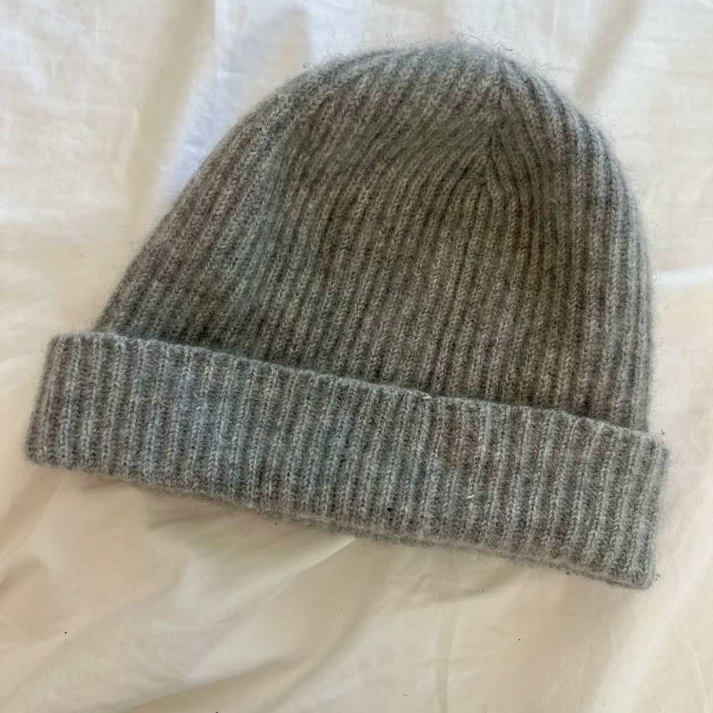 Johnstons of Elgin - Ribbed Cashmere Beanie | Grey
